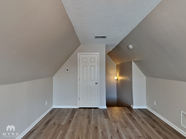 Building Photo - 5854 Lindsay Cove