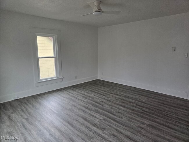 Building Photo - 449 2nd Dr NE