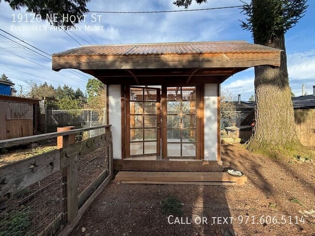 Building Photo - 19120 NE Hoyt St