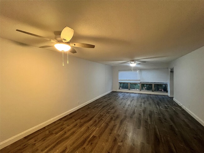 Building Photo - 1201 SE 2nd Ct