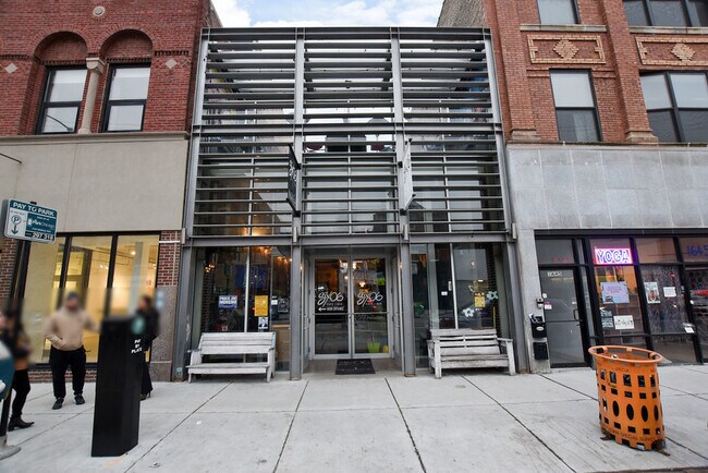 Primary Photo - 1641 W Chicago Ave