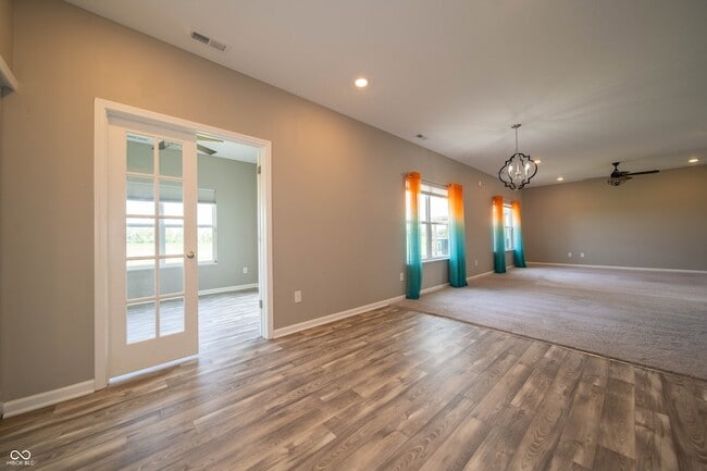 Building Photo - 7062 English Oak Dr