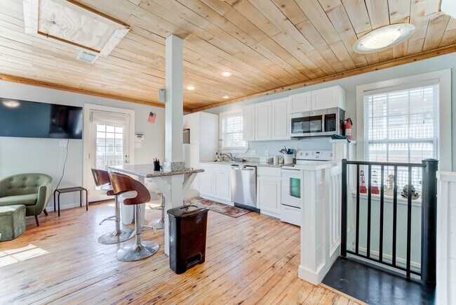 Building Photo - 4211 Surf Dr
