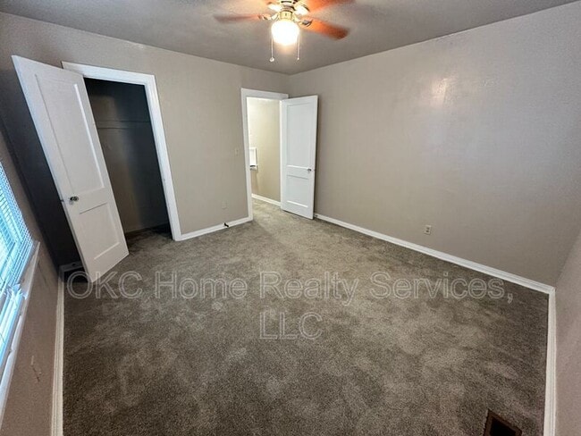 Building Photo - 1216 NE 42nd St