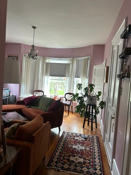 Living room - 1688 E Broad St