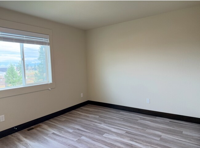 Building Photo - Modern Kalispell Home