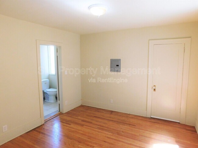 Building Photo - 1250 E Villa St