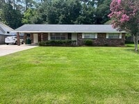 Building Photo - Newly renovated 3/2 home located in River ...