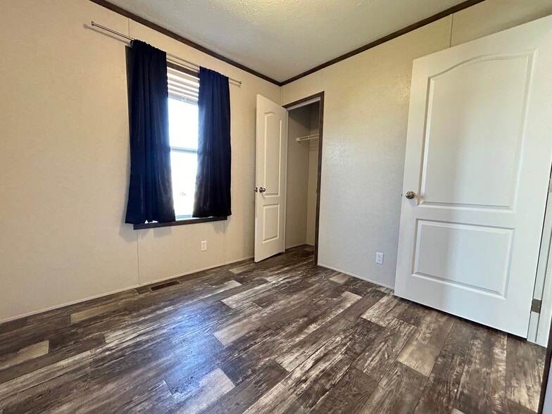 Building Photo - 18 Skeena St