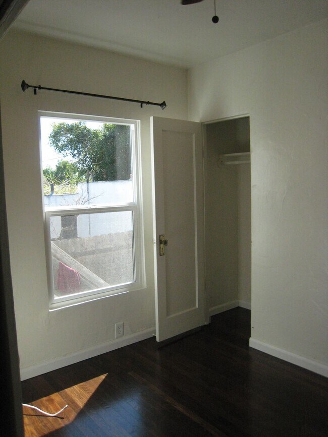 Building Photo - 4220