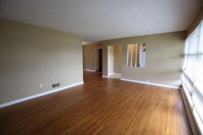 Building Photo - 2816 8th St NE