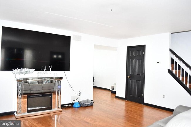 Building Photo - 46 Hillside Ct