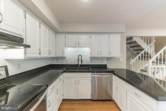 Building Photo - 1518 Poplar Grove Dr