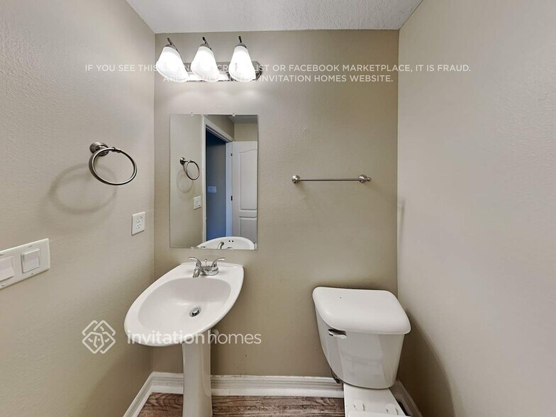 Building Photo - 3422 99th St E
