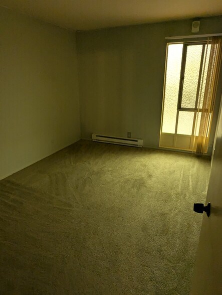 Building Photo - 922 100th Ave NE