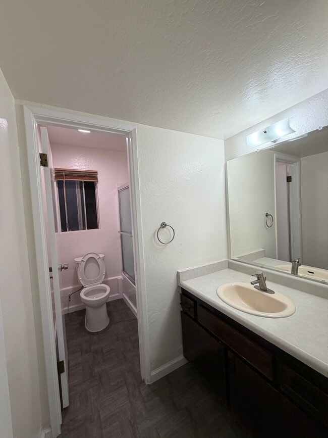 Building Photo - Move in ready 3 Bd 2BA home in upper NE Bakersfield