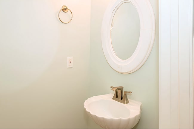 Building Photo - $250 Off First Month's Rent!!