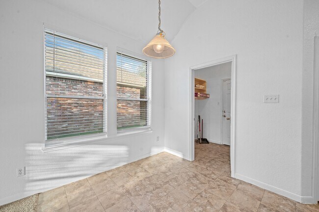 Building Photo - 4815 Plum Forest Rd