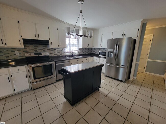 Building Photo - 503 Hillandale Rd