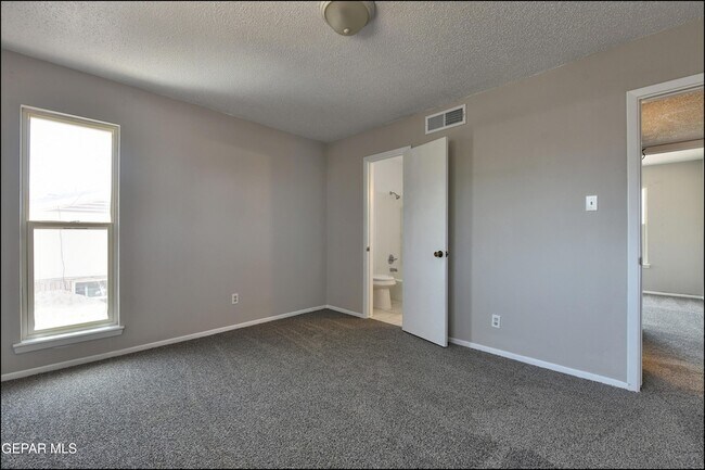 Building Photo - 6913 Pamlico Dr