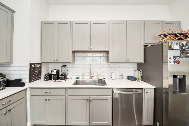 Building Photo - 3 Bedroom Houston Rental Home in Gated Community near Griggs Road