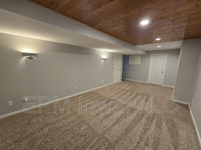 Building Photo - 1138 White Ivy Pl NE
