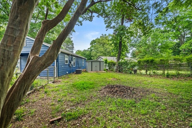 Building Photo - 102 Pine Cir