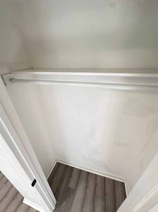 Building Photo - 109 S 7th Ave