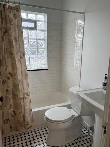 Bathroom - 166 Jewell St