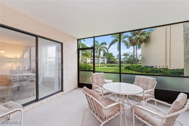 Building Photo - 980 Palm View Dr