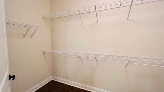 Building Photo - 4 bedroom 2.5 bathroom townhome located in Beaumont Park Townhome