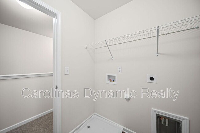 Building Photo - 916 S Battleground Ave