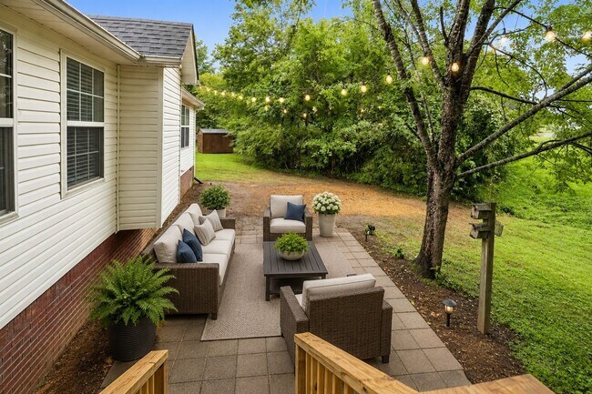 Building Photo - 3BR/2BA + Bonus room, home in Thompsons Station, TN