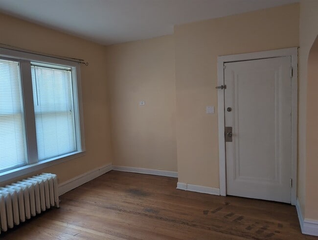 Building Photo - 5622 N Mango Ave