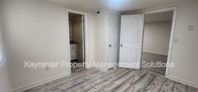 Building Photo - 825 Highland Ave