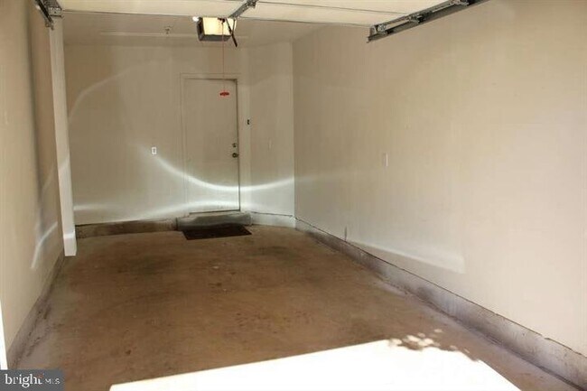Building Photo - 12858 Fair Briar Ln