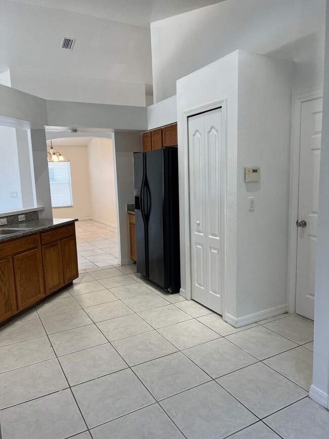 Building Photo - 4 Bedroom 3 Bath Single Family Home