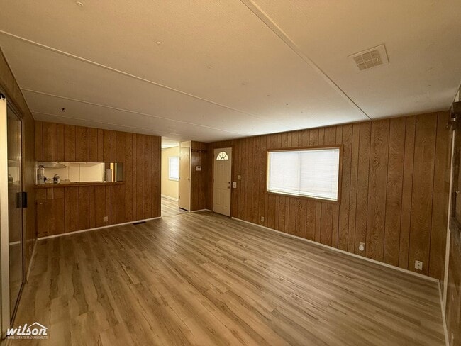 Building Photo - Charming 2 Bed, 2 Bath Home with Water, Sewer and Garbage Paid!