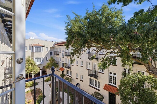 Building Photo - 2117 W Dekle Ave