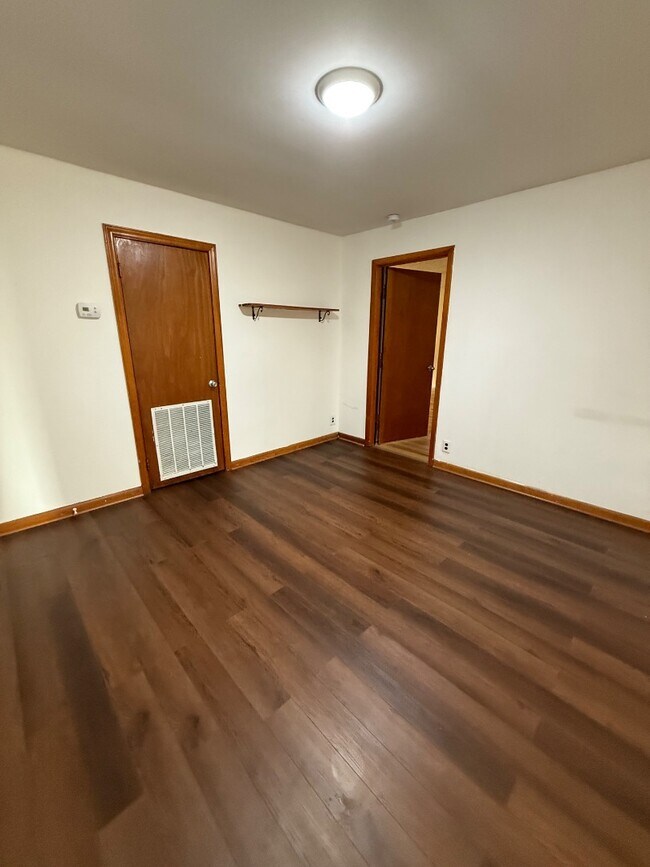 Building Photo - 275 Bellmeade Dr