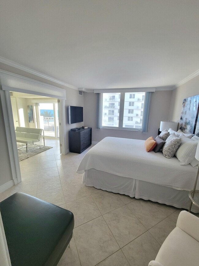 Building Photo - 3221 S Ocean Blvd