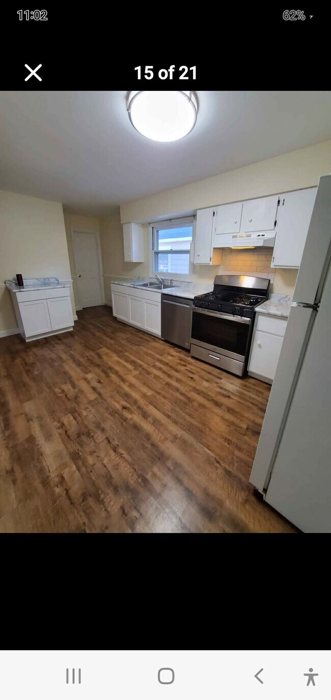 Building Photo - 209 E Pineview Dr