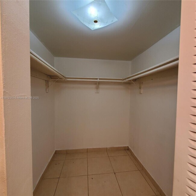 Building Photo - 4101 Indian Creek Dr