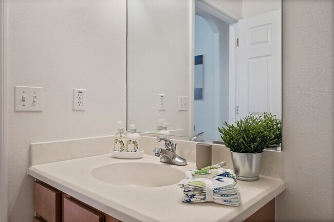 Building Photo - 11 Wheeler Ln