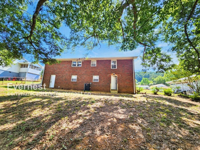 Building Photo - 234 Flora Ave SE