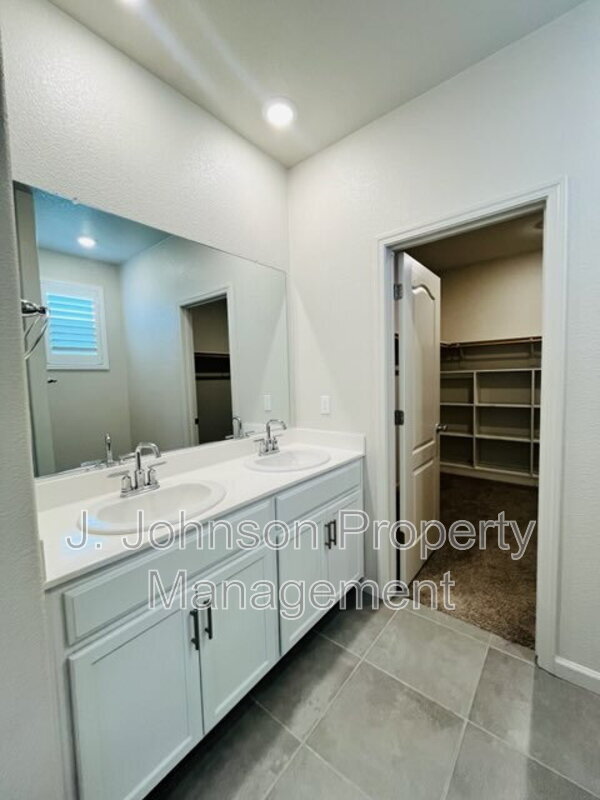 Building Photo - 3115 Tinsley St