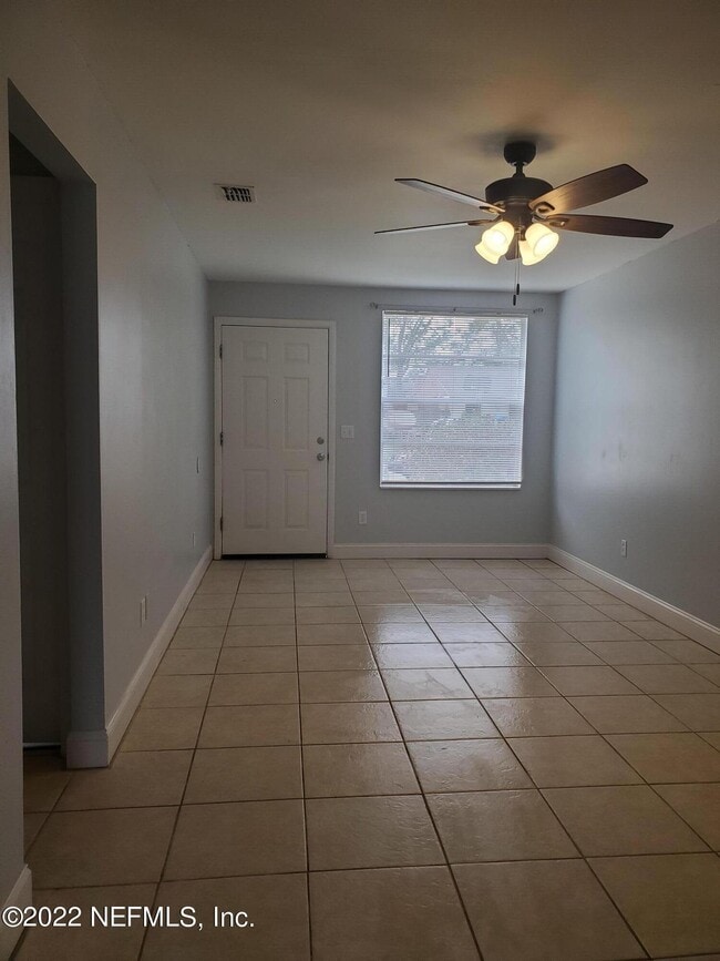 Building Photo - 1325 Solar Cir