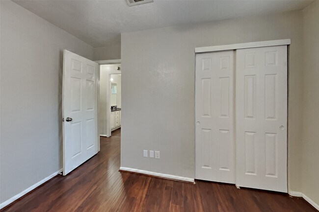 Building Photo - 7619 Almond Springs Dr