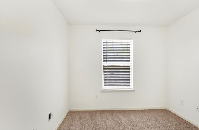 Building Photo - 7221 Quail Hollow Dr