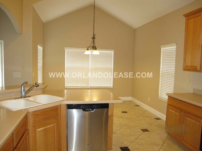 Building Photo - Spacious 4 Bed / 3.5 Bath Home in Gated Toscana